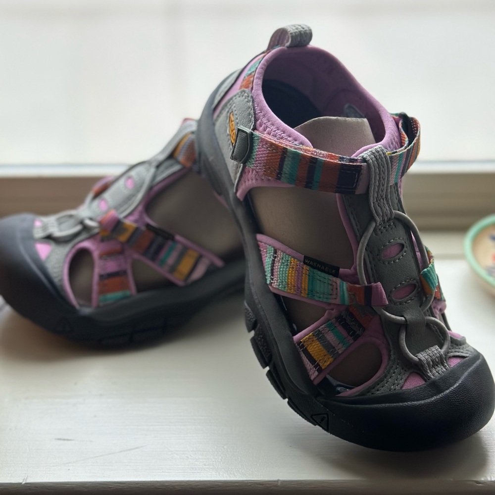 NWT Keen sandals size 1